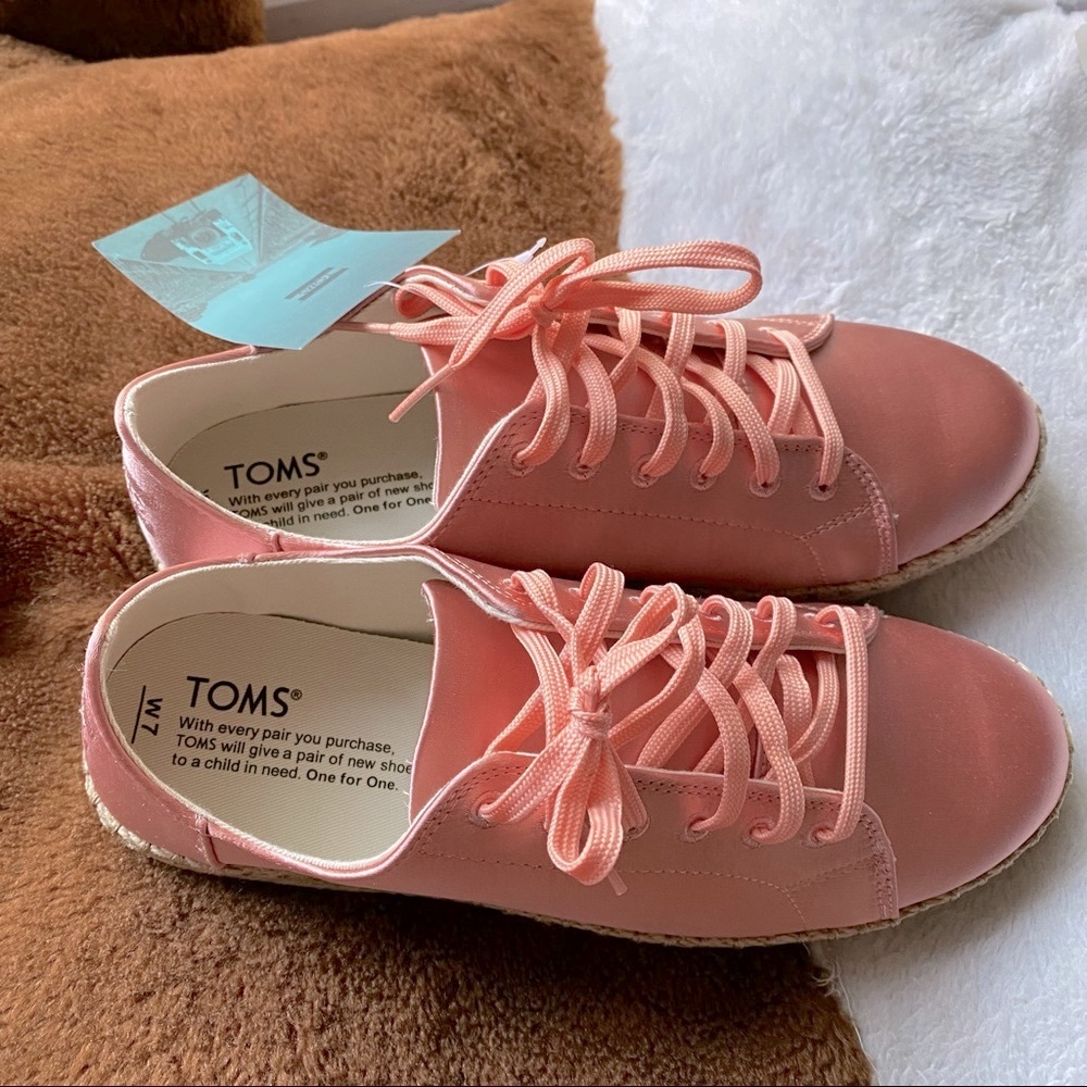 NWT in Box Toms Women’s Pink Lena Satin Sneaker